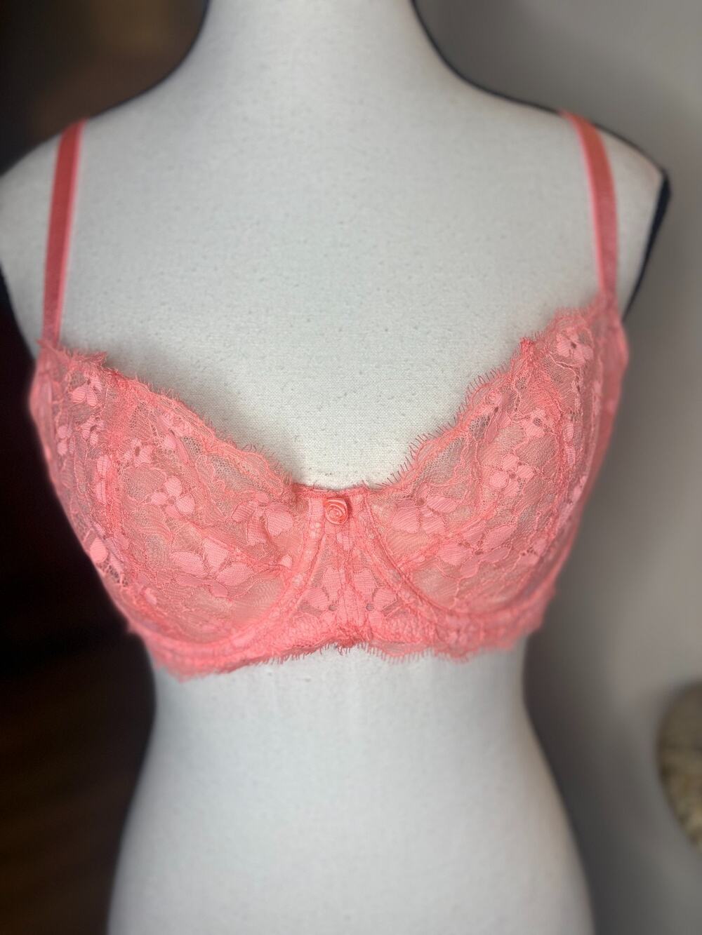 Victoria's Secret Dream Angels Coral Push up bra without padding size 36C